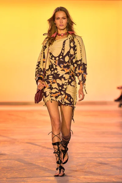 Look 12